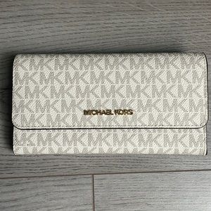 Michael kors wallet